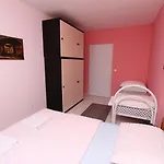 Lora Ровинь