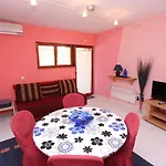 Lora Apartmán *