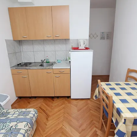 Lora Apartman