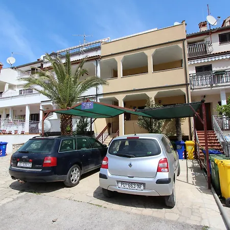 Lora Apartmán *