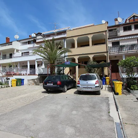 Lora Apartman *