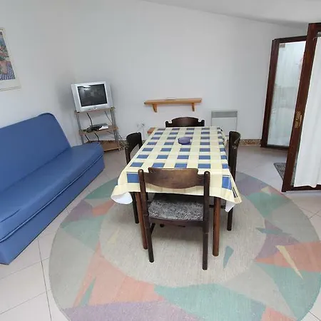 Apartman Lora *