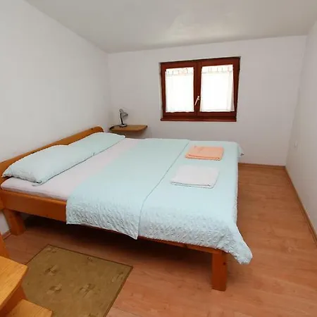 Lora Apartman