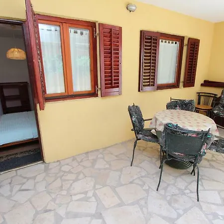 Apartman Lora