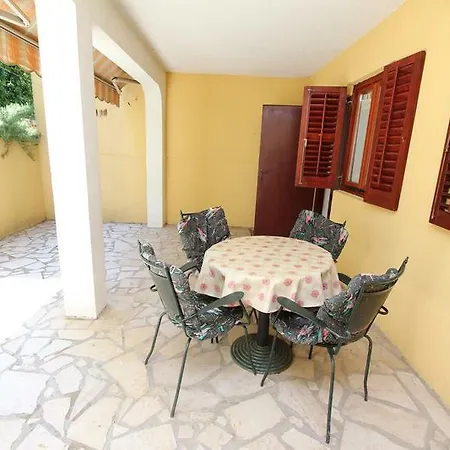 Lora Apartman *